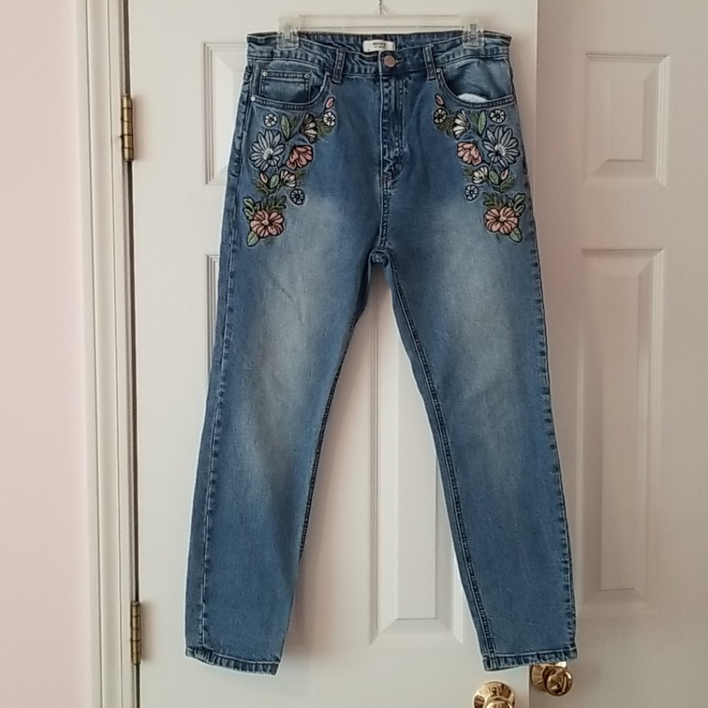 Embroidered High Waisted Jeans